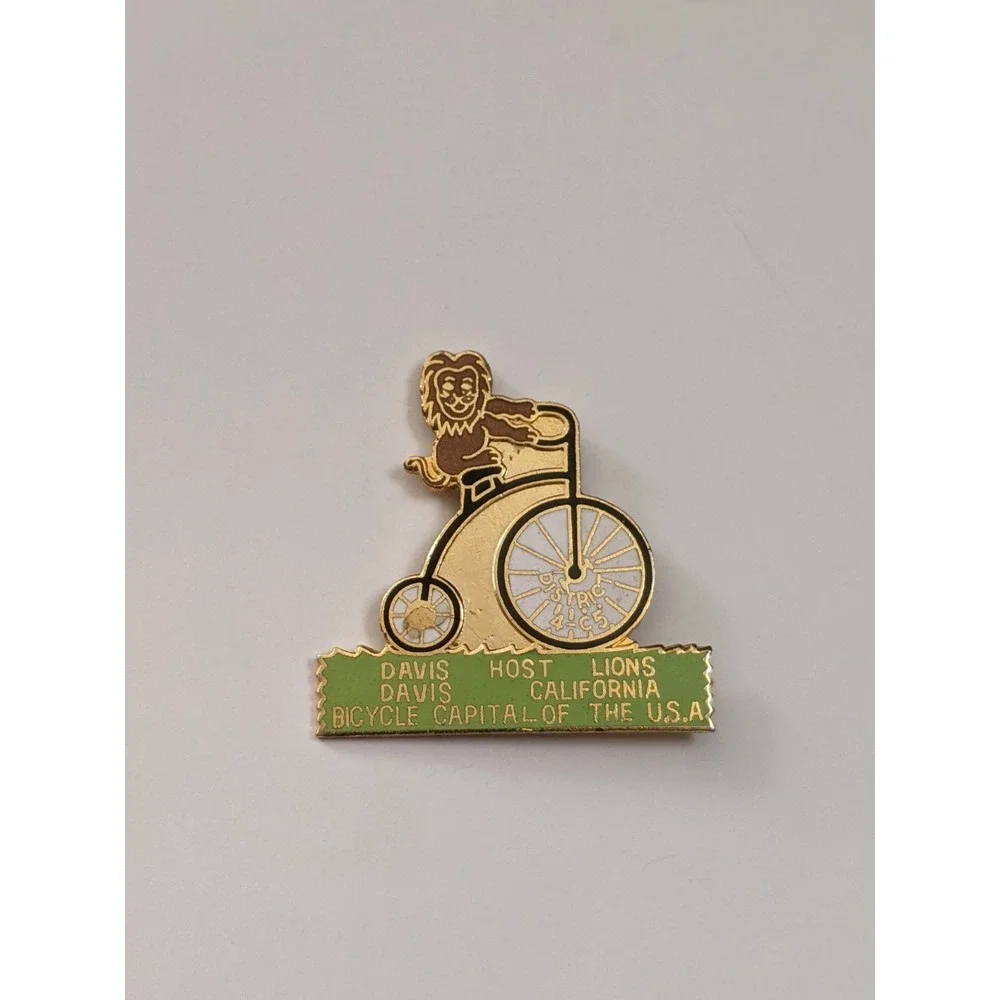 Vintage Davis‎ CA California Lions Club Penny Farthing Bicycle Enamel Lapel Pin